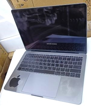 MacBook Pro A1706 core i5 8gb ram 512ssd 13.3 inches